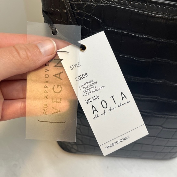 Aota Elena Bucket Bag Black Vegan Leather Crocodile Embossed-Crossbody Strap-NWT - Picture 6 of 11